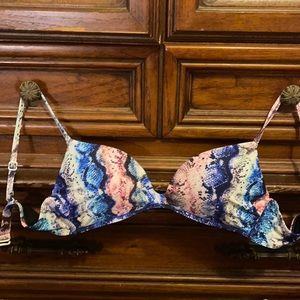 Super cute bathing suit, never wore it